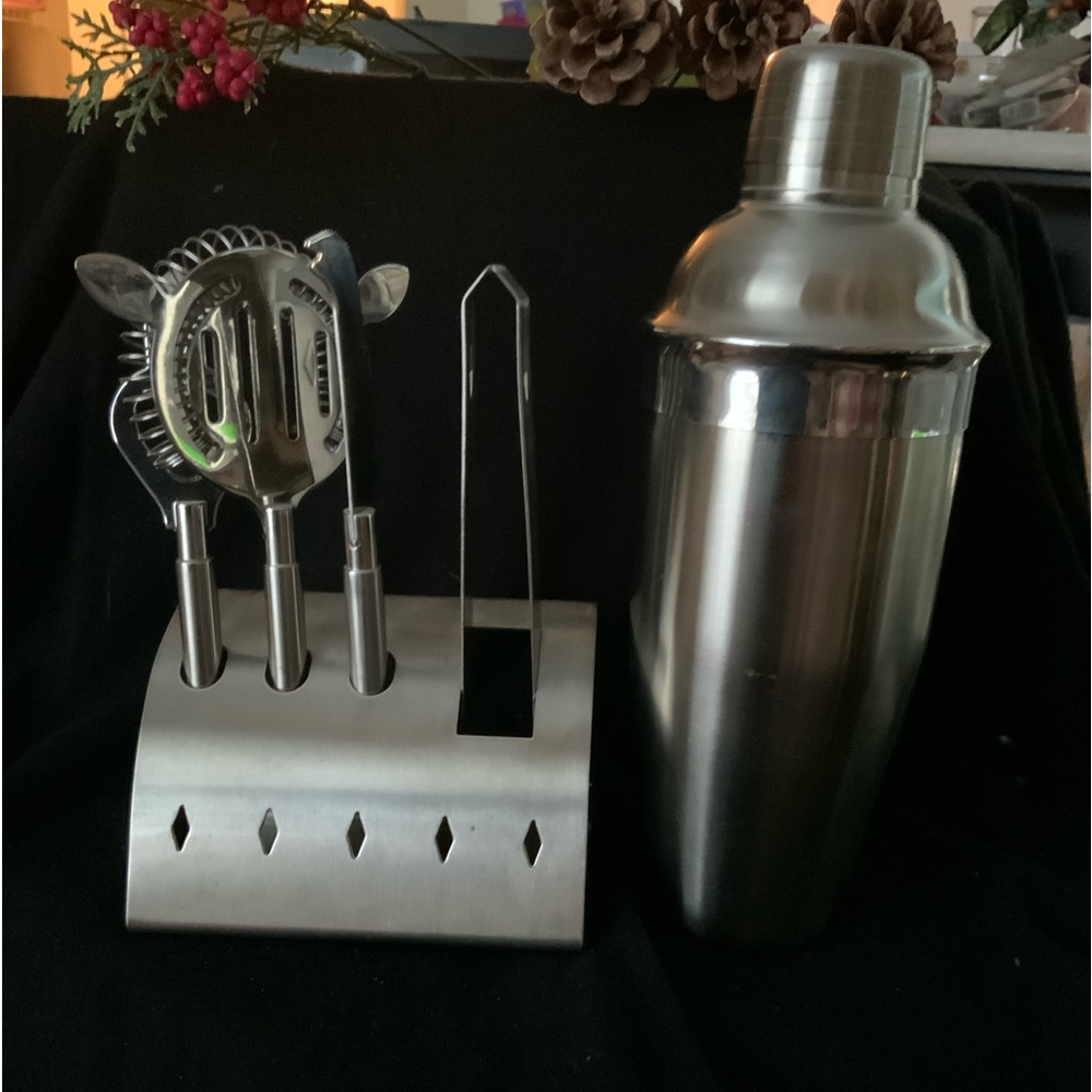 OGGI Stainless Steel Bar Set including Shaker 18/8 stainless. Used never used!